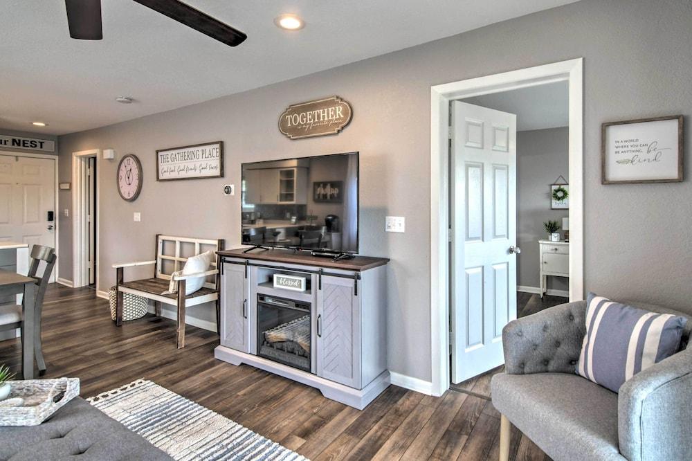 Branson Retreat w/ Balcony & 18-hole Golf Course!