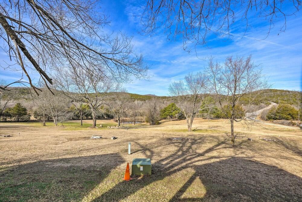 Pet-friendly Couple's Cabin in Eureka Springs