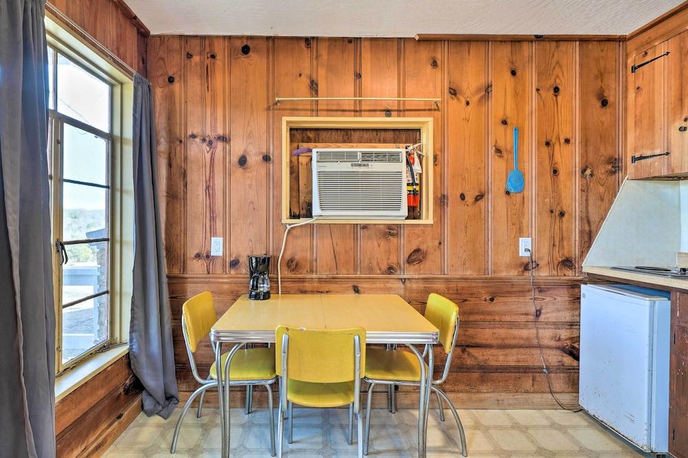 Pet-friendly Couple's Cabin in Eureka Springs