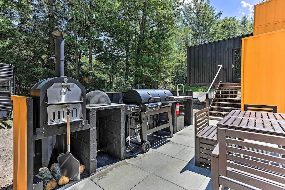 Luxe & Modern Container Home w/ Outdoor Spa!
