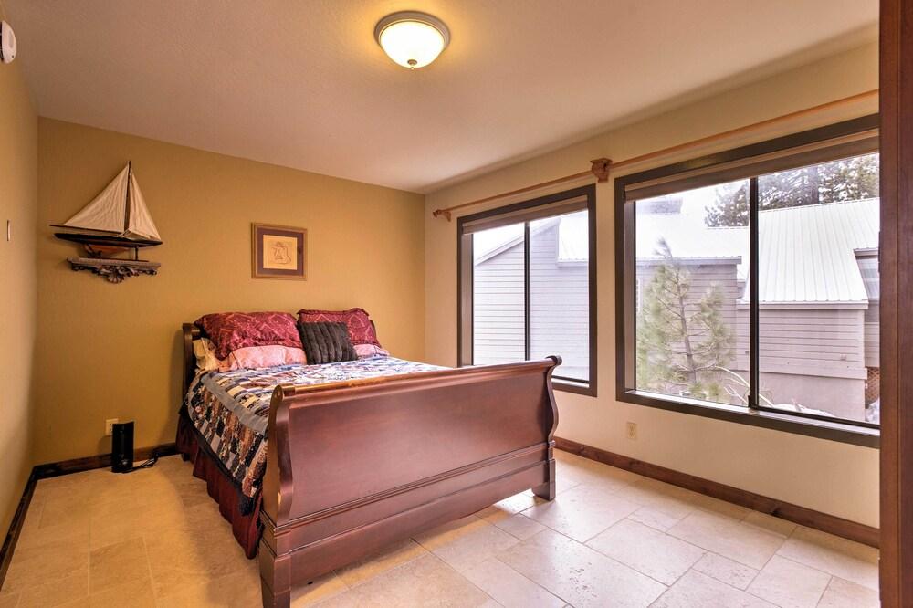 Cozy Lake-view Hideaway! Pet-friendly Truckee Home