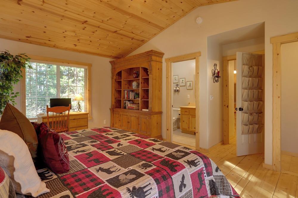 Near Hikes: Arnold Cabin w/ EV Charger & Fire Pit