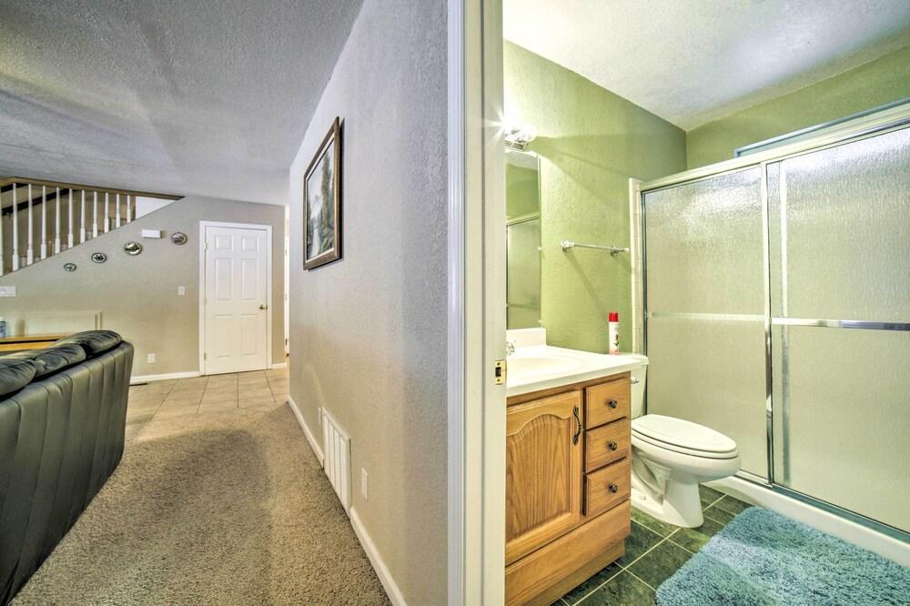 South Tahoe Home, 7 Mi to Lake & Ski Resort!