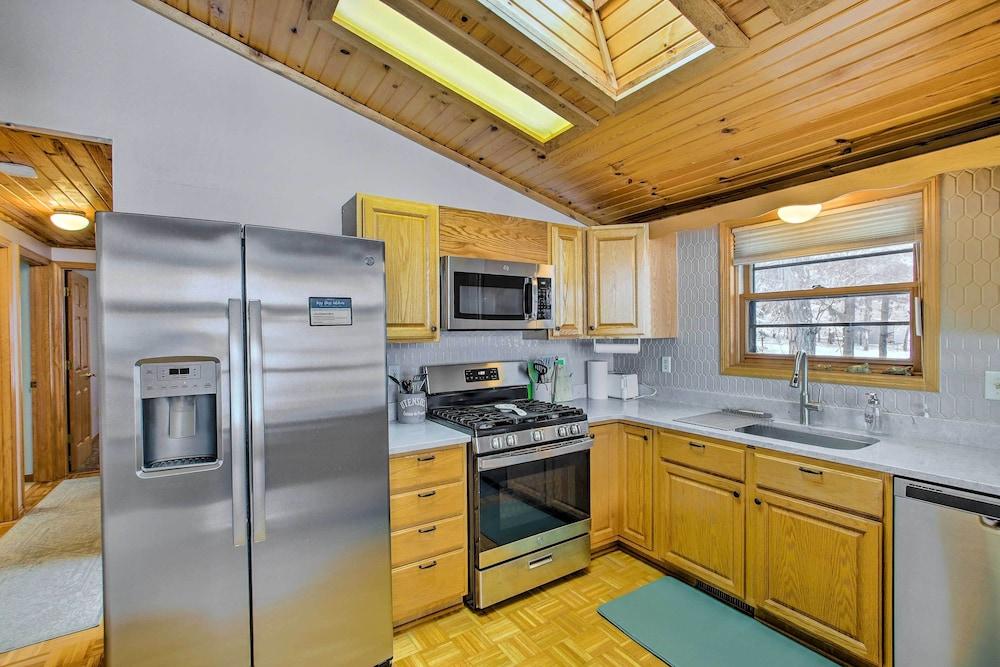 'lazy Days Lakehome' w/ Wraparound Deck!