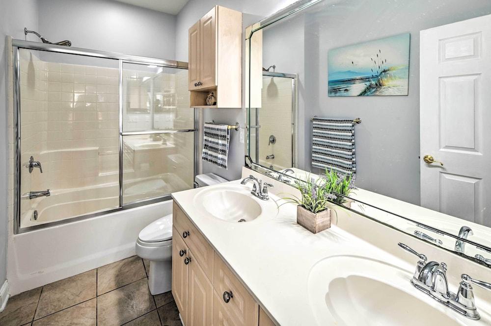 Screened Porch + Golf On-site: Myrtle Beach Condo