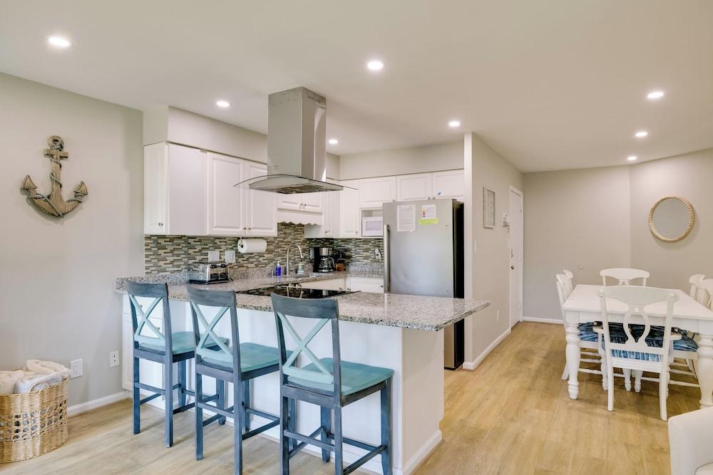 Emerald Isle Condo w/ Indoor Pool & Beach Access!