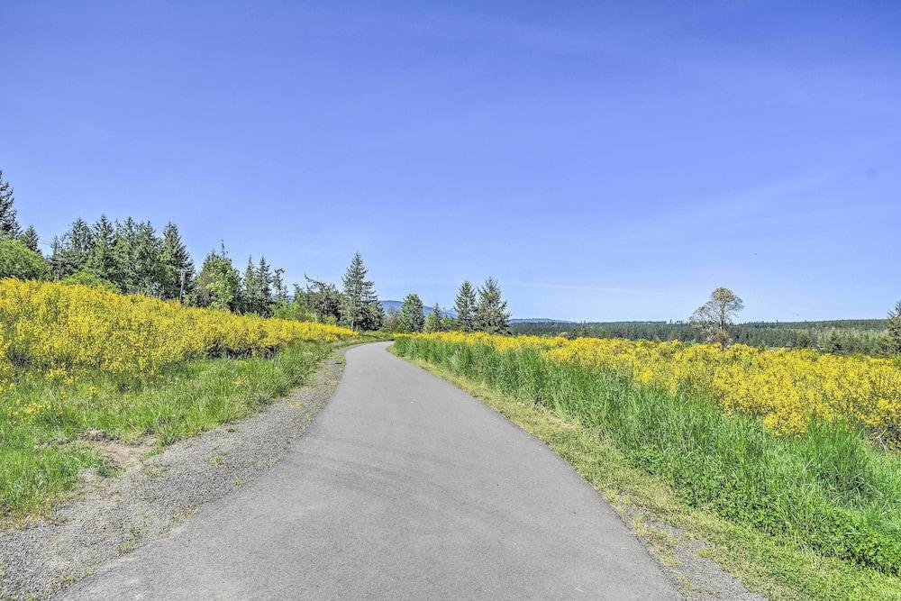 Cozy Sequim Condo: Olympic Discovery Trail Access!