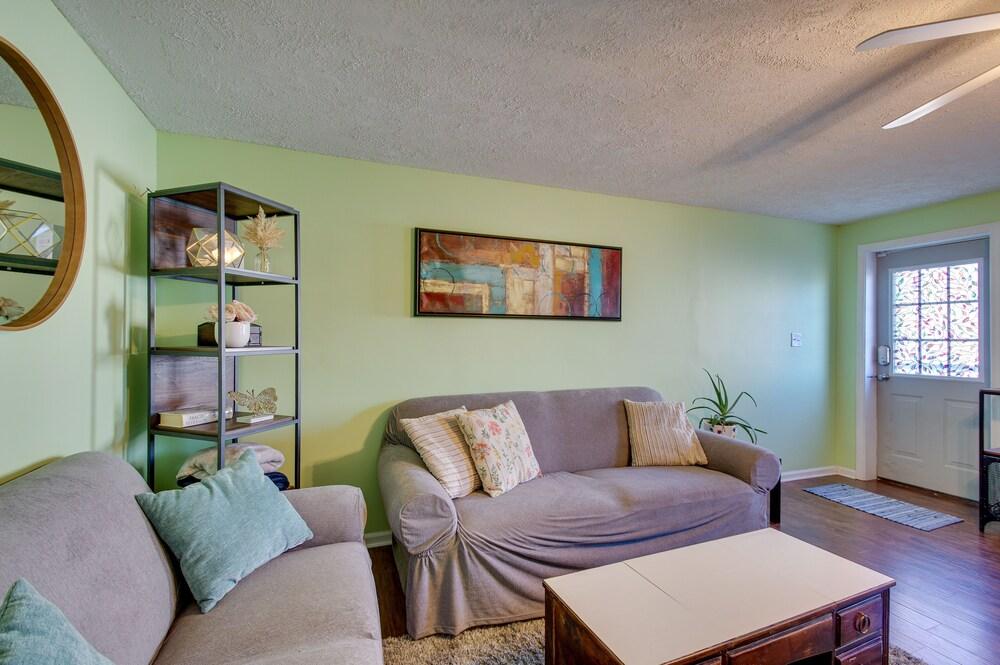 Cozy & Convenient Staunton Abode: Great Location!