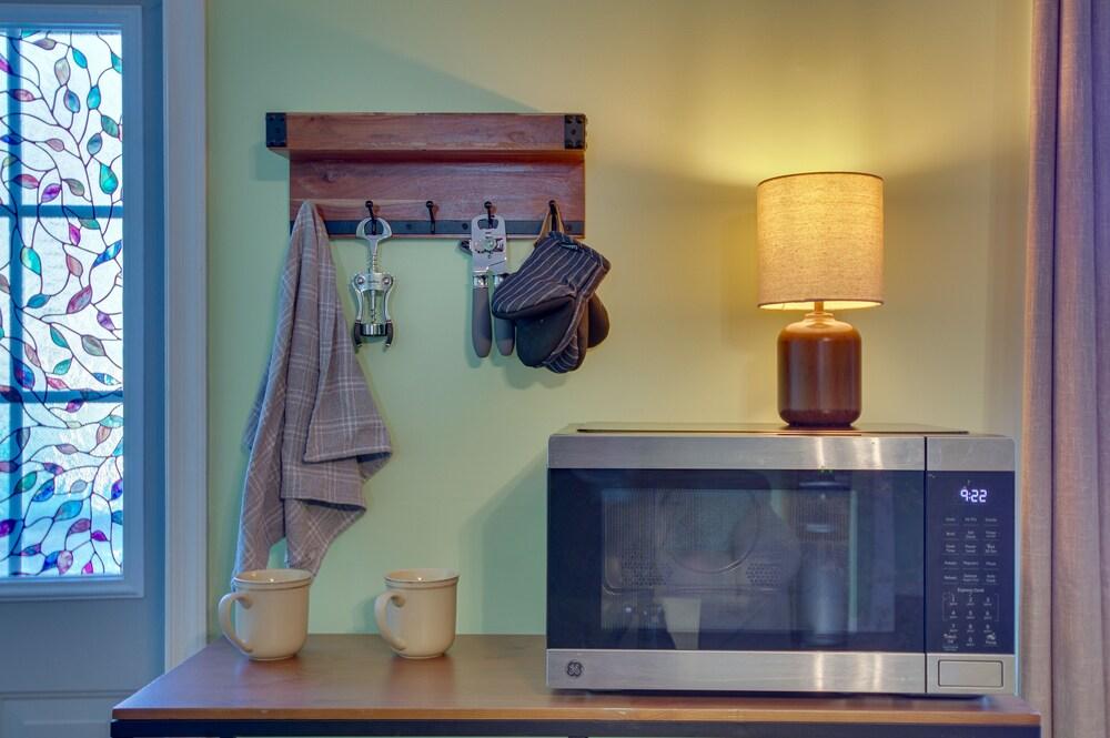 Cozy & Convenient Staunton Abode: Great Location!