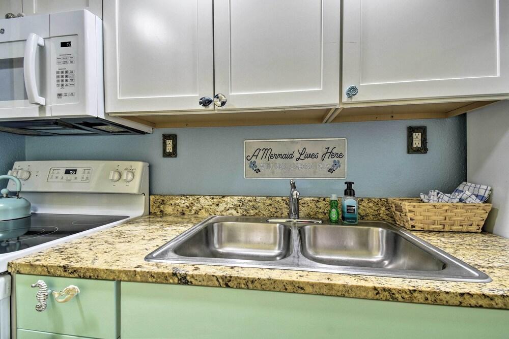 Beachfront Vacation Rental: Resort Amenities!