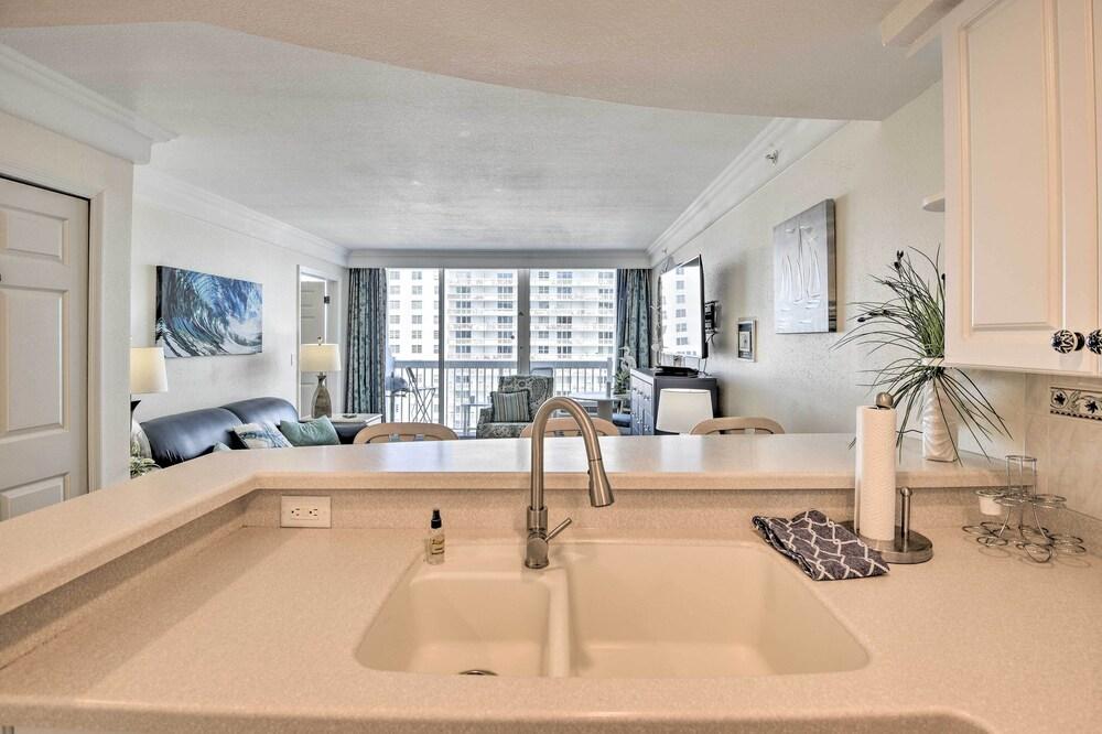 Vacation Vibe Condo: Eleventh-floor Ocean Views