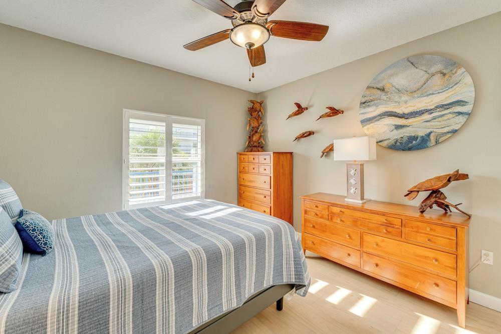 New Smyrna Beach Condo w/ Balcony & Pool Access