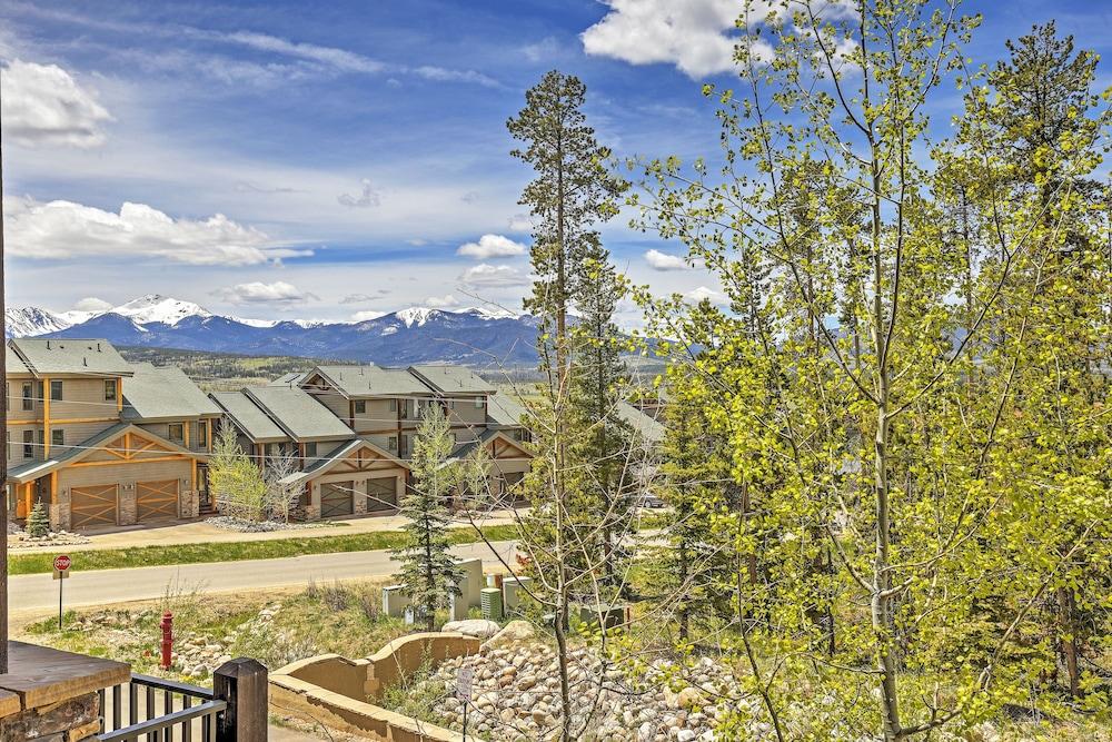 Lavish Fraser Townhome With Deck & Mountain Views!