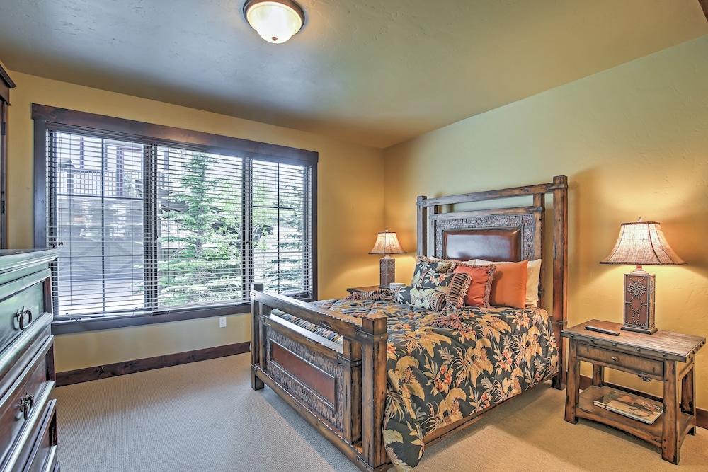 Lavish Fraser Townhome With Deck & Mountain Views!