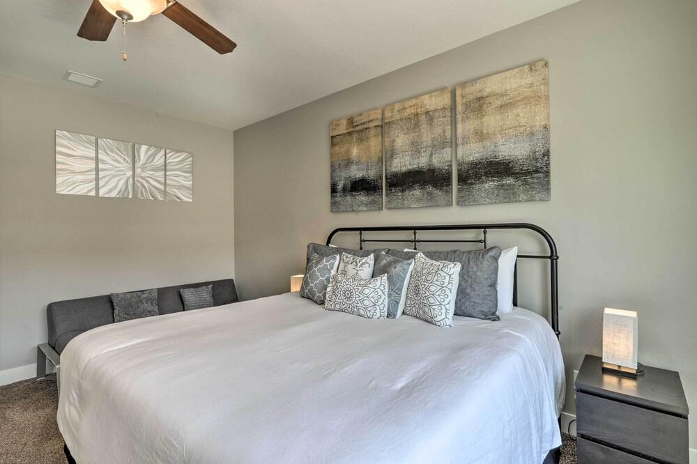 Luxury Downtown Moab Townhome w/ Pool Access!