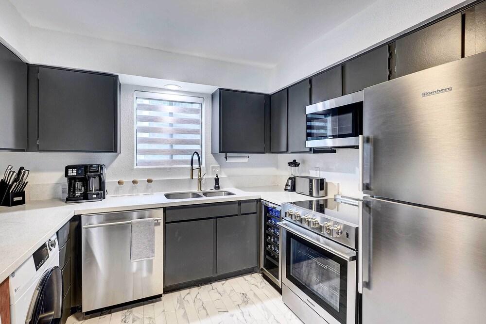 Montgomery Condo - Walk to Lake Conroe!