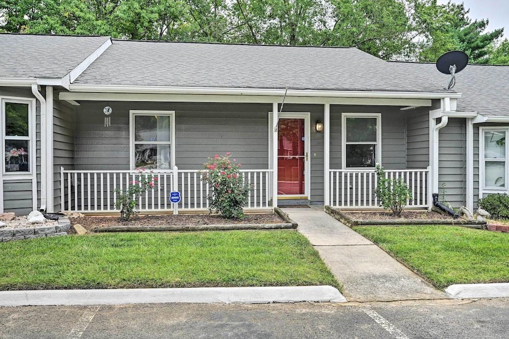 Lovely High Point Abode ~ 2 Mi to University!