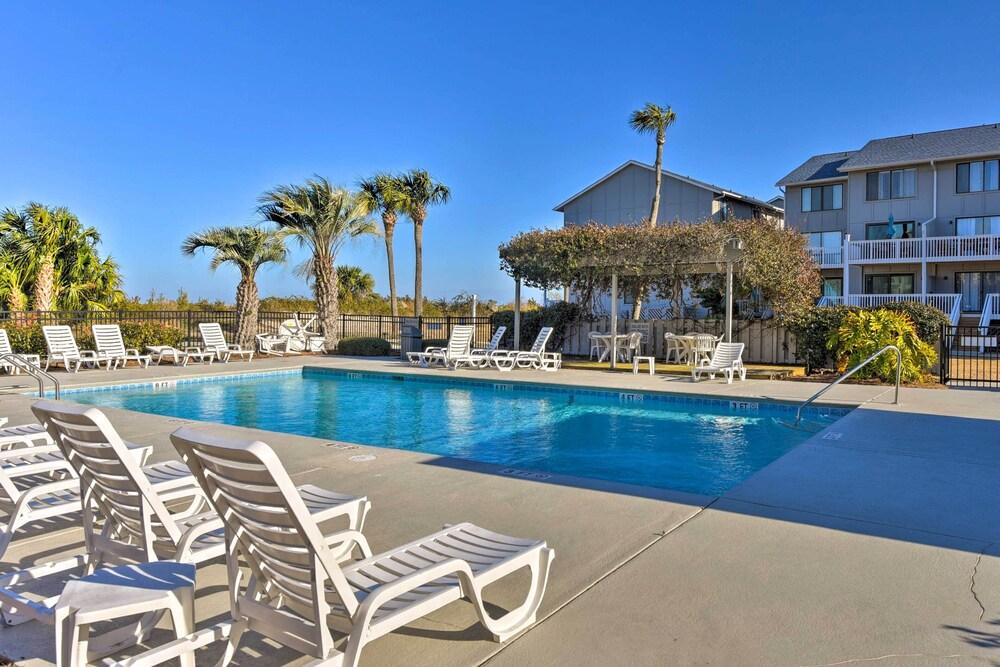 Harbor Island Condo w/ Pool Access: Walk to Beach!