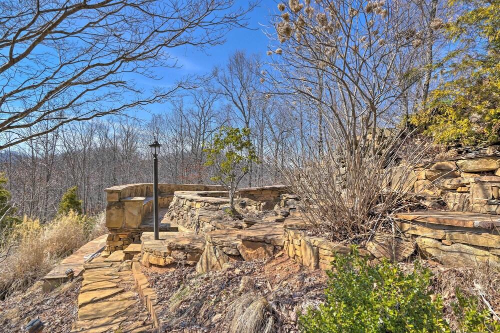 Hayesville Studio: Nearby Hiking & Golfing!