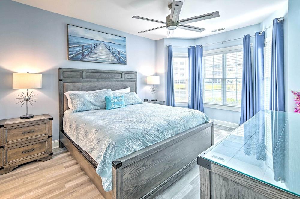 Stunning Condo w/ Pool Access ~ 3 Mi to Beach