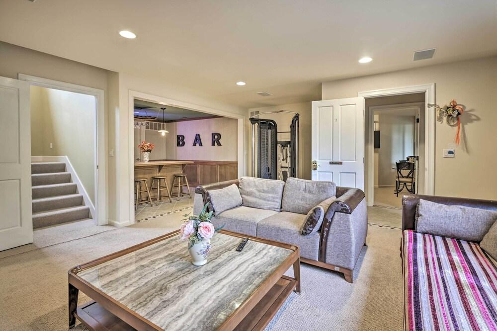 Luxe Bellevue Mansion - Gated Yard + Grill!