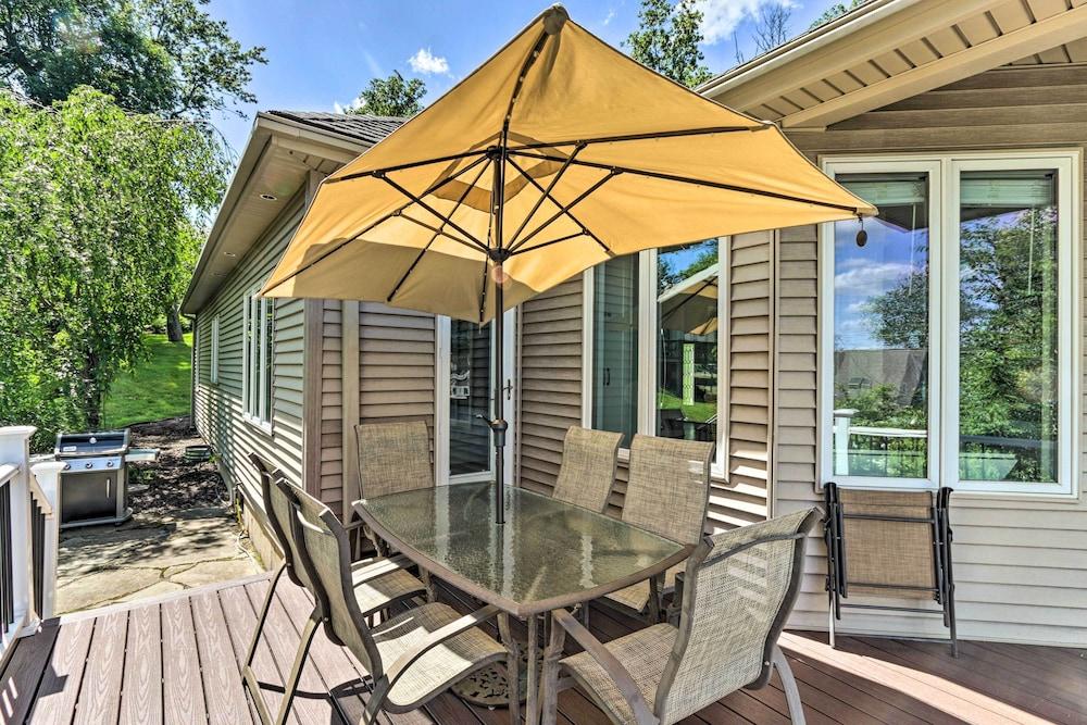 Elegant Middlefield Getaway w/ Game Room!