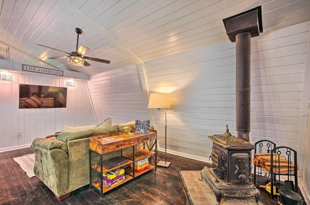 Charming Cabin Getaway: Fish, Boat + More!