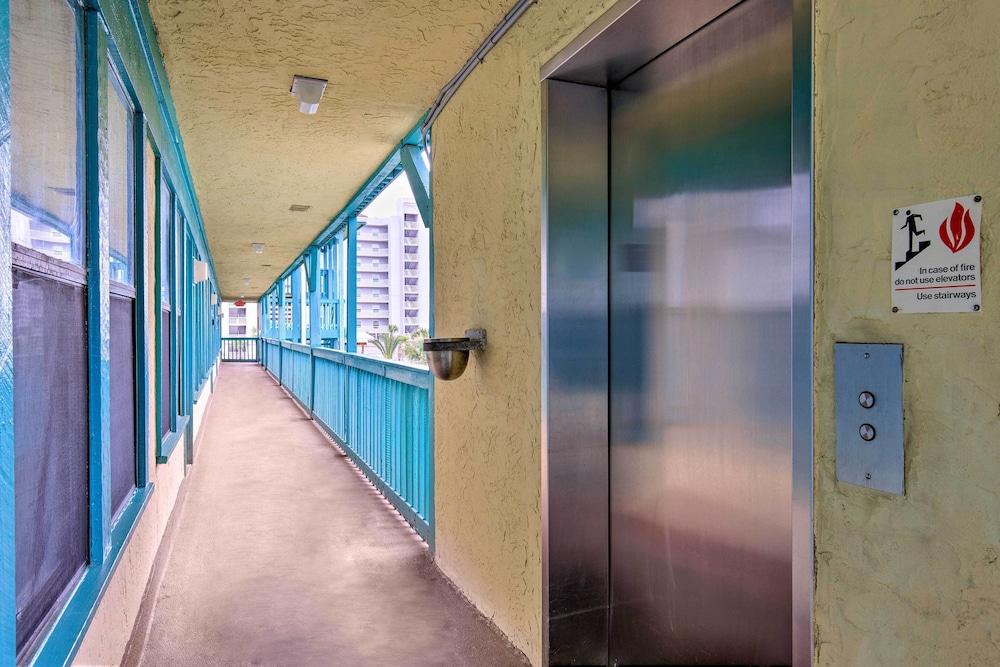 Vibrant Gulf Shores Getaway w/ Pool & Beach Access