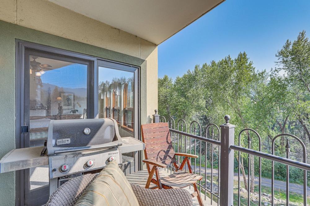 Expansive Edwards Condo on Main Street w/ Views!