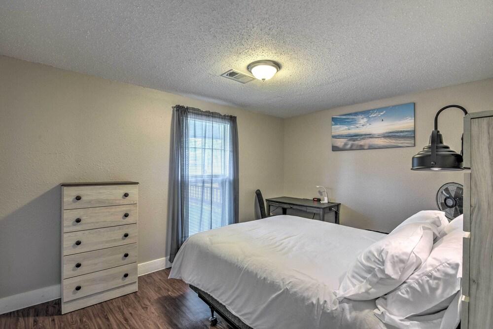 Freeport Home: Gas Grill, Fire Pit & Patio!