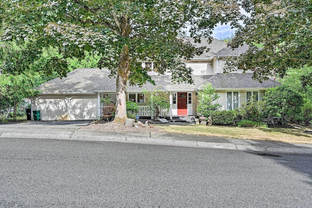 Family-friendly Redmond Home w/ Spacious Deck