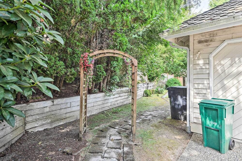 Family-friendly Redmond Home w/ Spacious Deck