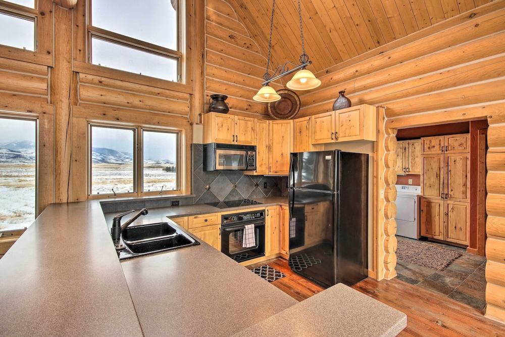Rustic Livingston Home w/ Deck + Mtn Views!