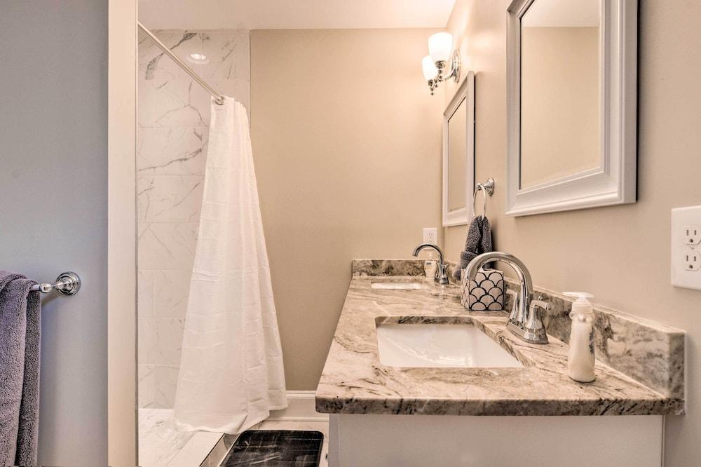 Ideally Located 'penne Place' w/ Deck & Grill