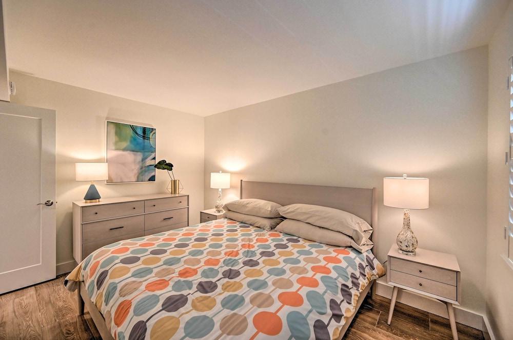 Luxe Naples Escape: Walk to Beach & Downtown!