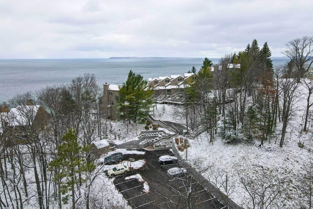 Glen Arbor Resort Condo: Ski & Beach Access!