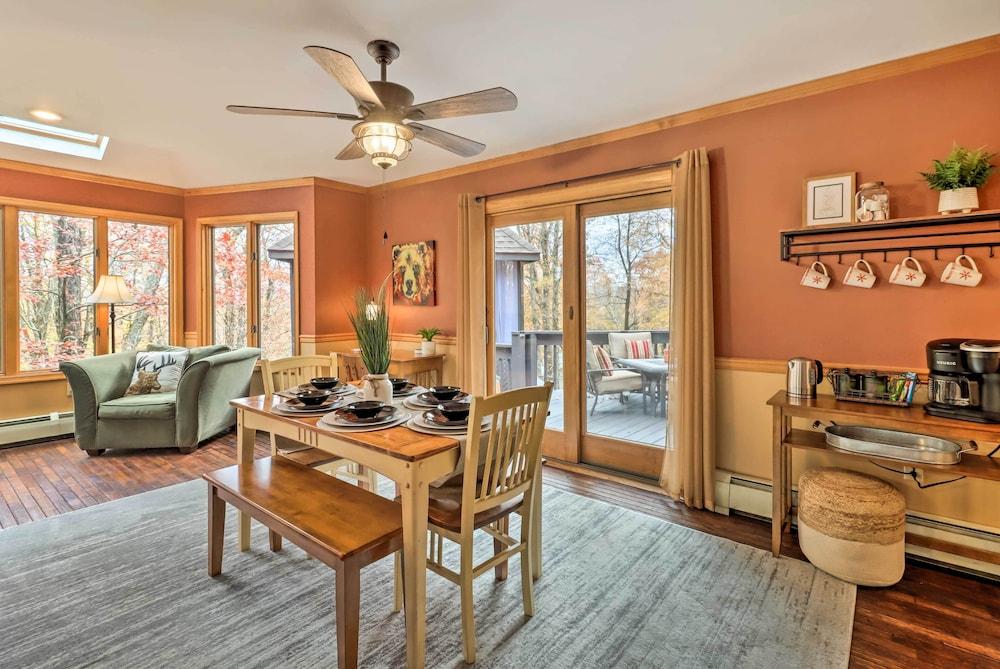 Outdoor Theater, Deck & Fire Pit: Poconos Retreat