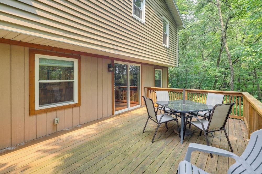 Waterfront Monticello Home w/ Fire Pit & Deck!