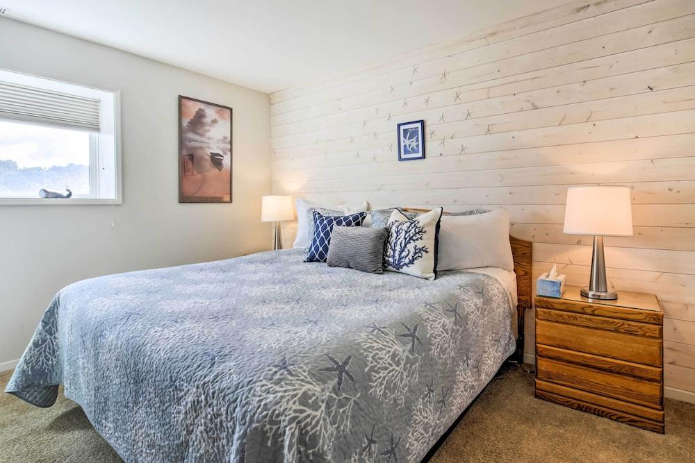 Beachfront Lincoln City Condo-patio & Pool Access!