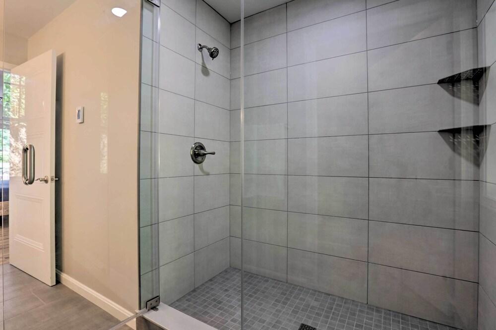 Luxury Rough River Lake House With Deck & Grill!