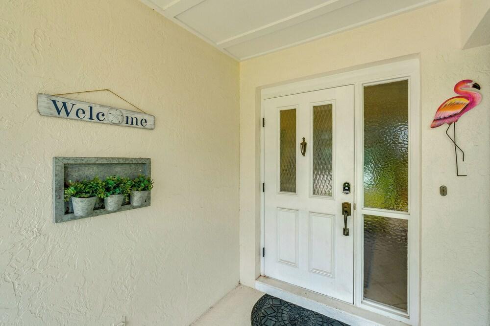 Pet-friendly Home w/ Pool, Close to Venice Beaches