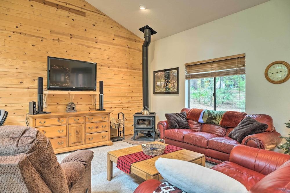 Cozy Camp Connell Abode w/ Large Game Room!