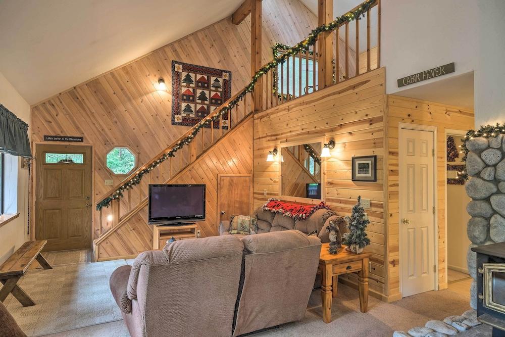 Cozy Camp Connell Abode w/ Large Game Room!