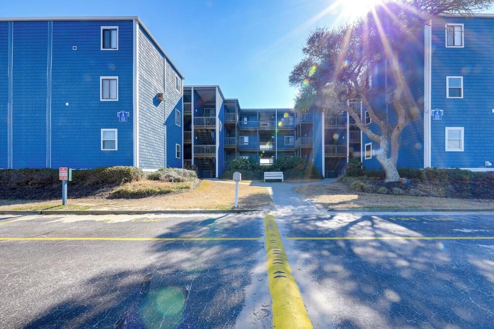 Beachfront Family Condo w/ Stunning Views!