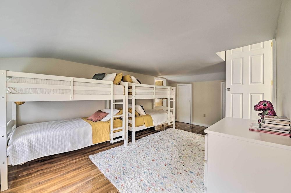 Austerlitz Home w/ Updated Interior + Porch!