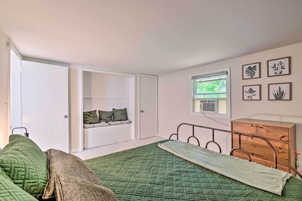 Austerlitz Home w/ Updated Interior + Porch!