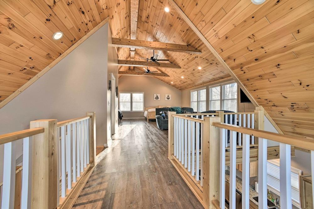 Lakefront Lexington Escape: Steps to Beach!