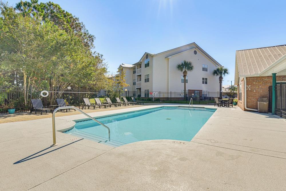 Explore Boardwalk Thrills! Central Destin Condo