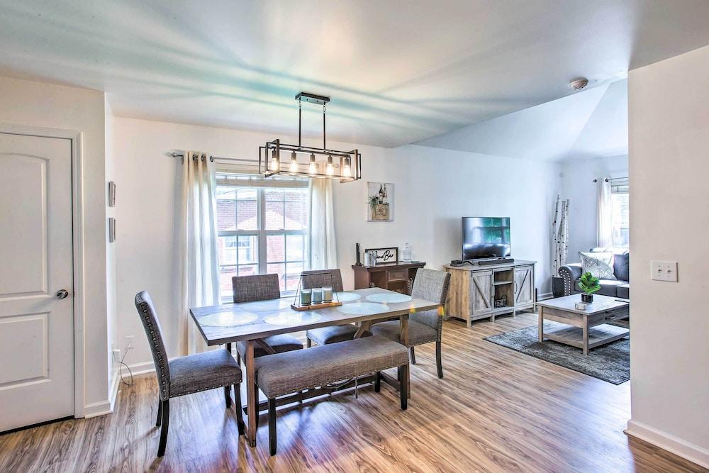Charming Springfield Escape w/ Furnished Deck