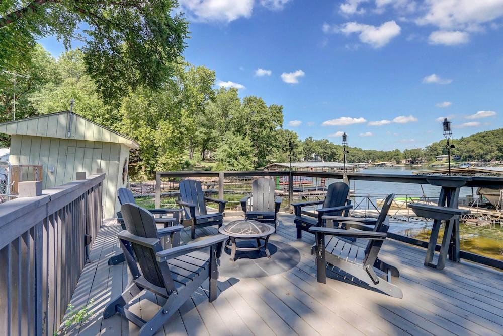 Dock + Kayaks: Lakefront Retreat in Sunrise Beach